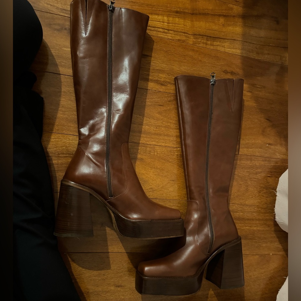 ORDERED THE TIK TOK BOOTS BUT THEY DONT FIT MY FAT CALVES :(